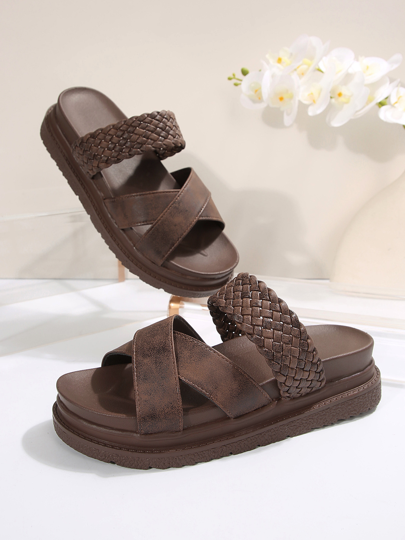 Sandali estivi da donna con suola spessa, di grandi dimensioni, casual, con cinturino incrociato intrecciato e suola spessa_voghion.com