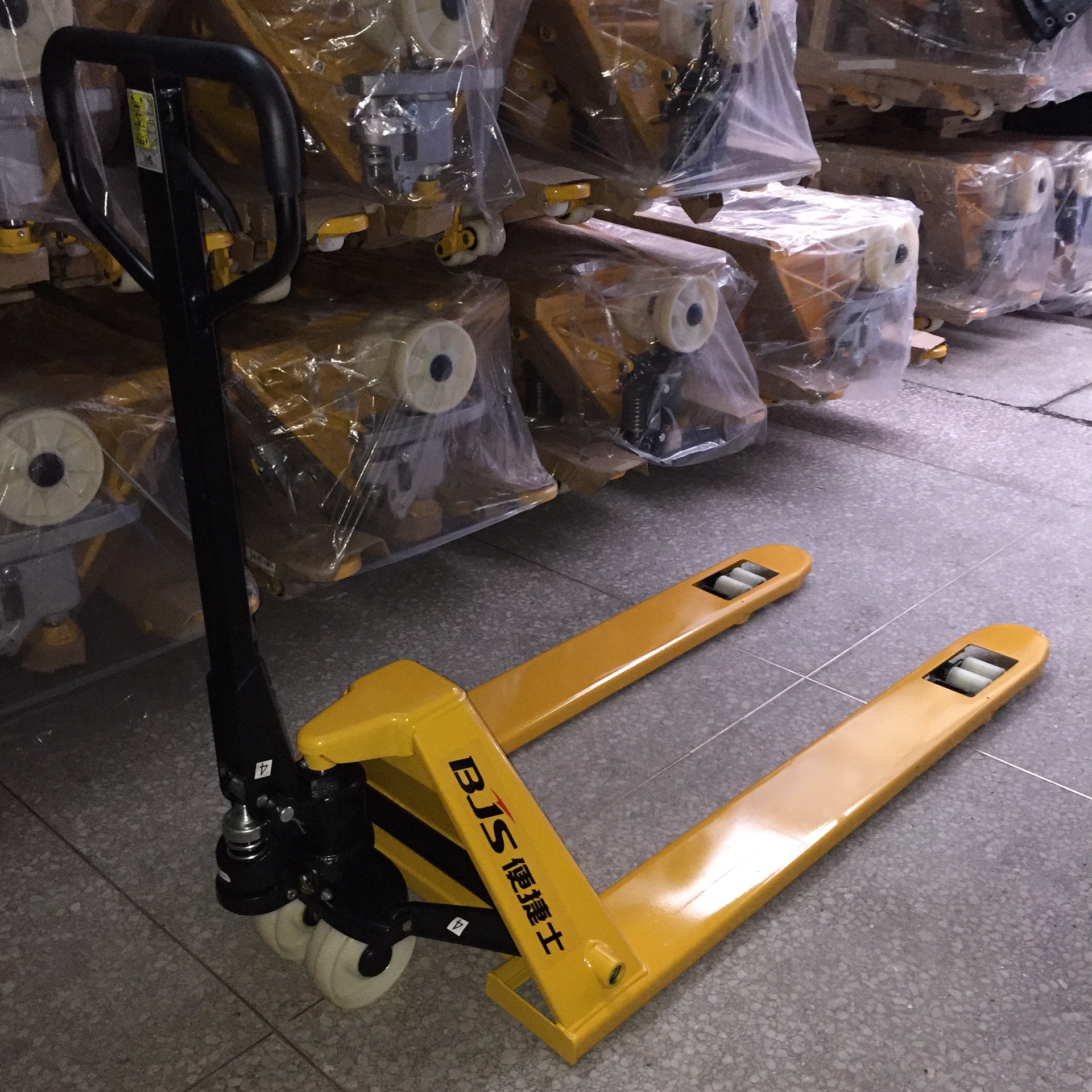 ��Ӧ¦�׳������ֶ����˳��ͷ����ֶ��泵�Ǳ�Һѹ���˳�