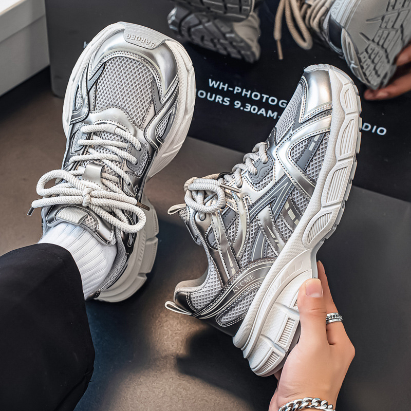 Suela gruesa de malla transpirable para aumentar los zapatos de papá de moda verano nuevo estilo de alta gama versión coreana de los zapatos de moda casuales calientes