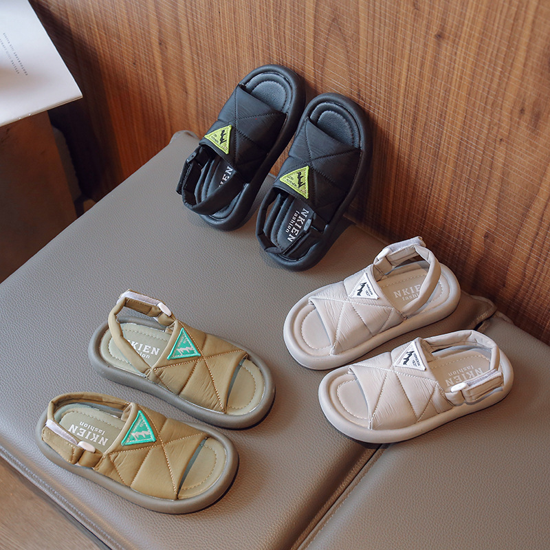 2025 nuevas sandalias de moda de verano para niños, zapatos de playa de suela blanda de estilo coreano para niños, medias zapatillas de exportación para niñas pequeñas, trbottomy