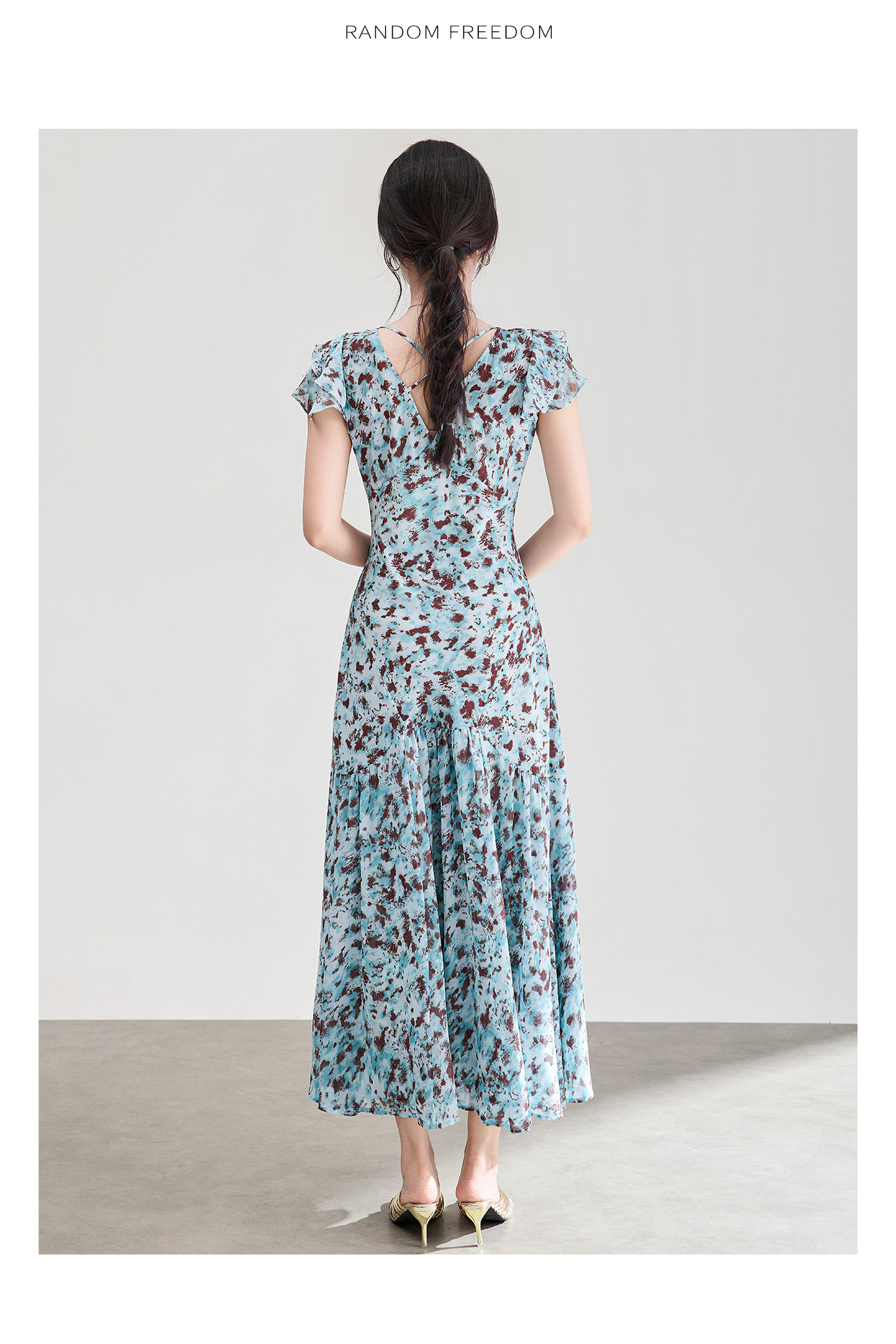 Đầm maxi nữ cổ V tay lá sen chất liệu chiffon in hoa nhí — xanh lam chi tiết 15