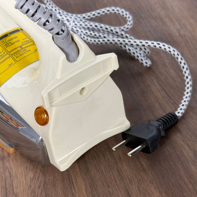 Plancha Eléctrica en Seco de Mano 2.0kg con Recubrimiento para Uso Doméstico