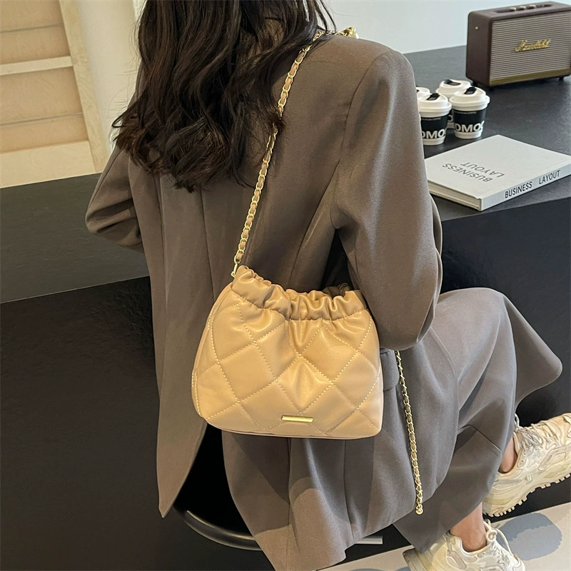 Chain shoulder bag, quilted one‑shoulder, spacious, 2023 collection
