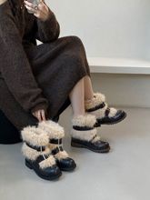 2025冬季新毛绒扣带马丁靴女英伦风保暖防滑机车靴加绒加厚中筒靴