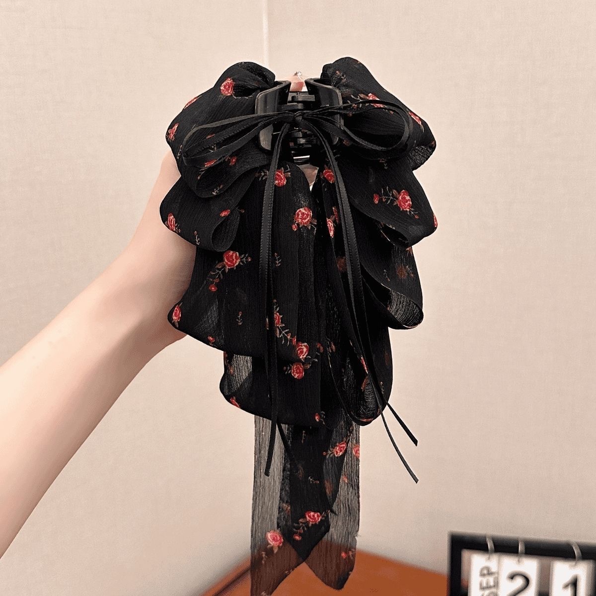 Satín de alta sensación, arco negro grande, clip de tiburón, toque de cabeza, clip de nube, clip de agarre, clip de cabello, tarjeta de cabello de mujer