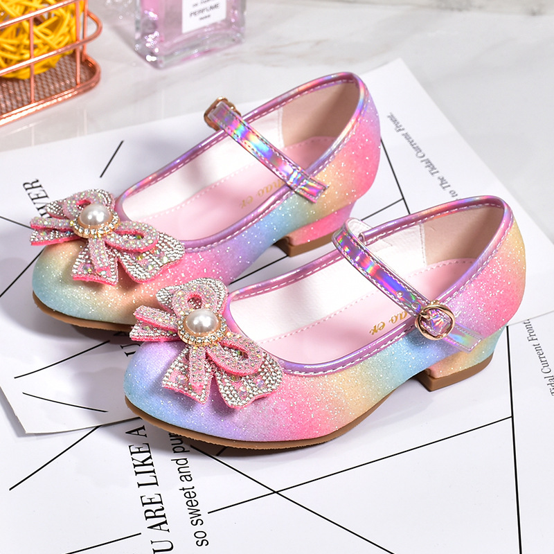 Zapatos de cuero de tacón alto para niños Nueva perla arco pequeña princesa zapatos etiqueta brillante piano zapatos de rendimiento niñas zapatos individuales