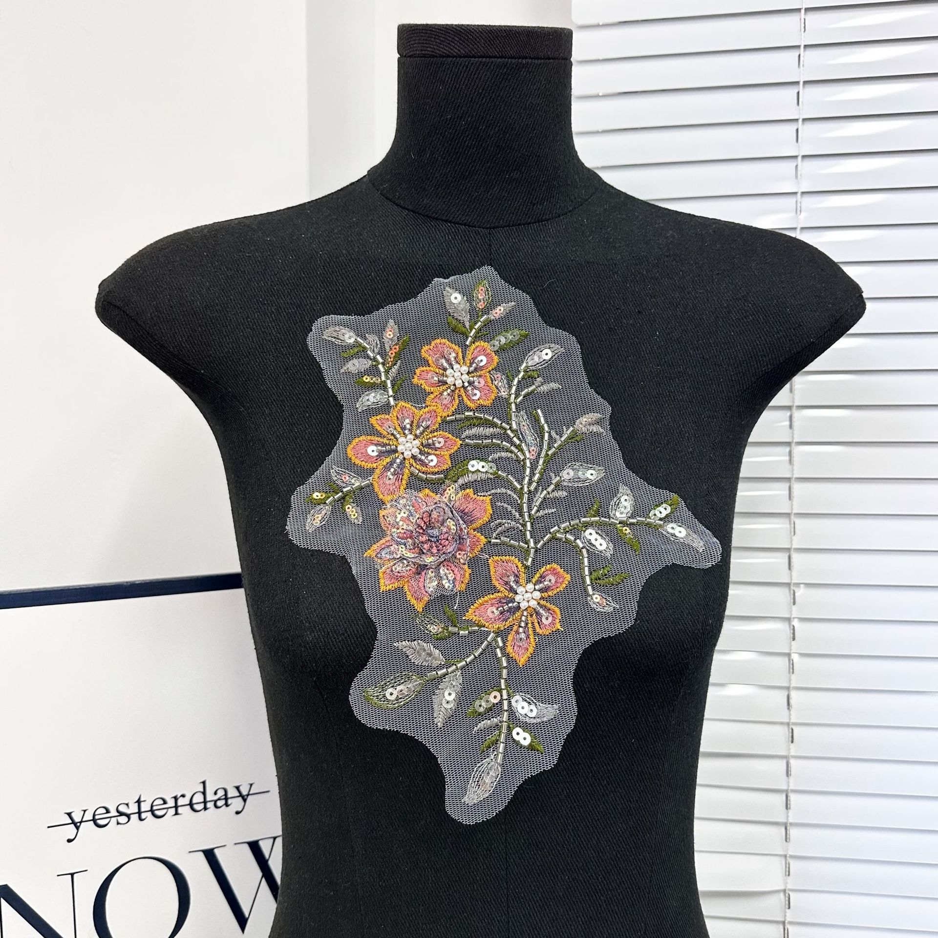 Vintage red de viento bordada hoja de flor hermoso patrón floral ropa collar puño floral estereoscópica pegatinas de ropa