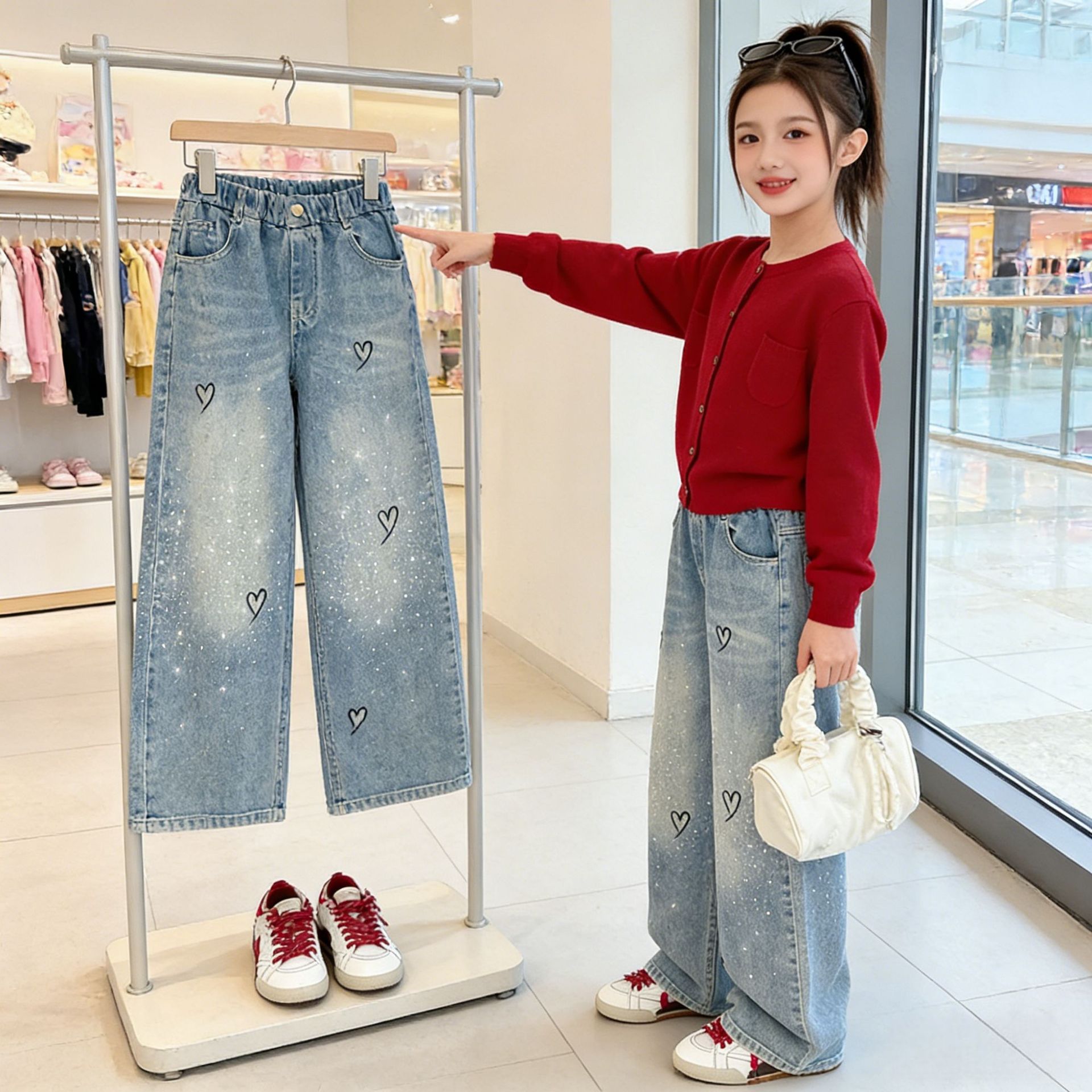 Girls' jeans, new autumn style, heart-shaped rhinestone straight leg pants, 2026 autumn, stylish and flattering for older girls.