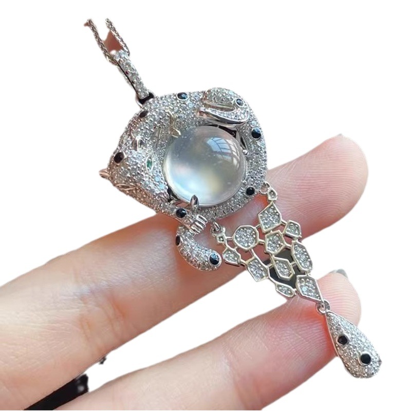 De alta calidad de espuma de agua de Calcedonia natural Jade leopardo colgante collar ágata cabeza de leopardo anillo de luz de lujo temperamento colorido traje del tesoro de las mujeres