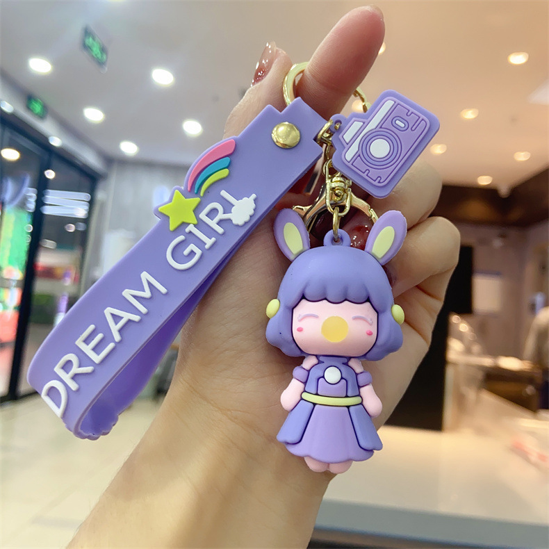 Muñeca de dibujos animados goteo llavero bolsas escolares exquisitas para hombres y mujeres colgantes para agarrar muñecas colgantes para el mercado nocturno regalos al por mayor