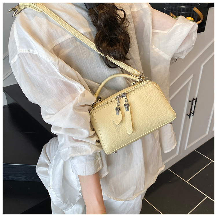 Korean retro fashion hand-held box bag for women 2025 new trendy and versatile small square bag, a niche and simple crossbody bag undefined