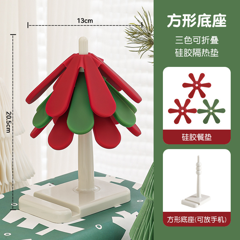 高級感のあるクリスマスツリーの断熱マットのテーブルにアイデアを飾っています。|undefined