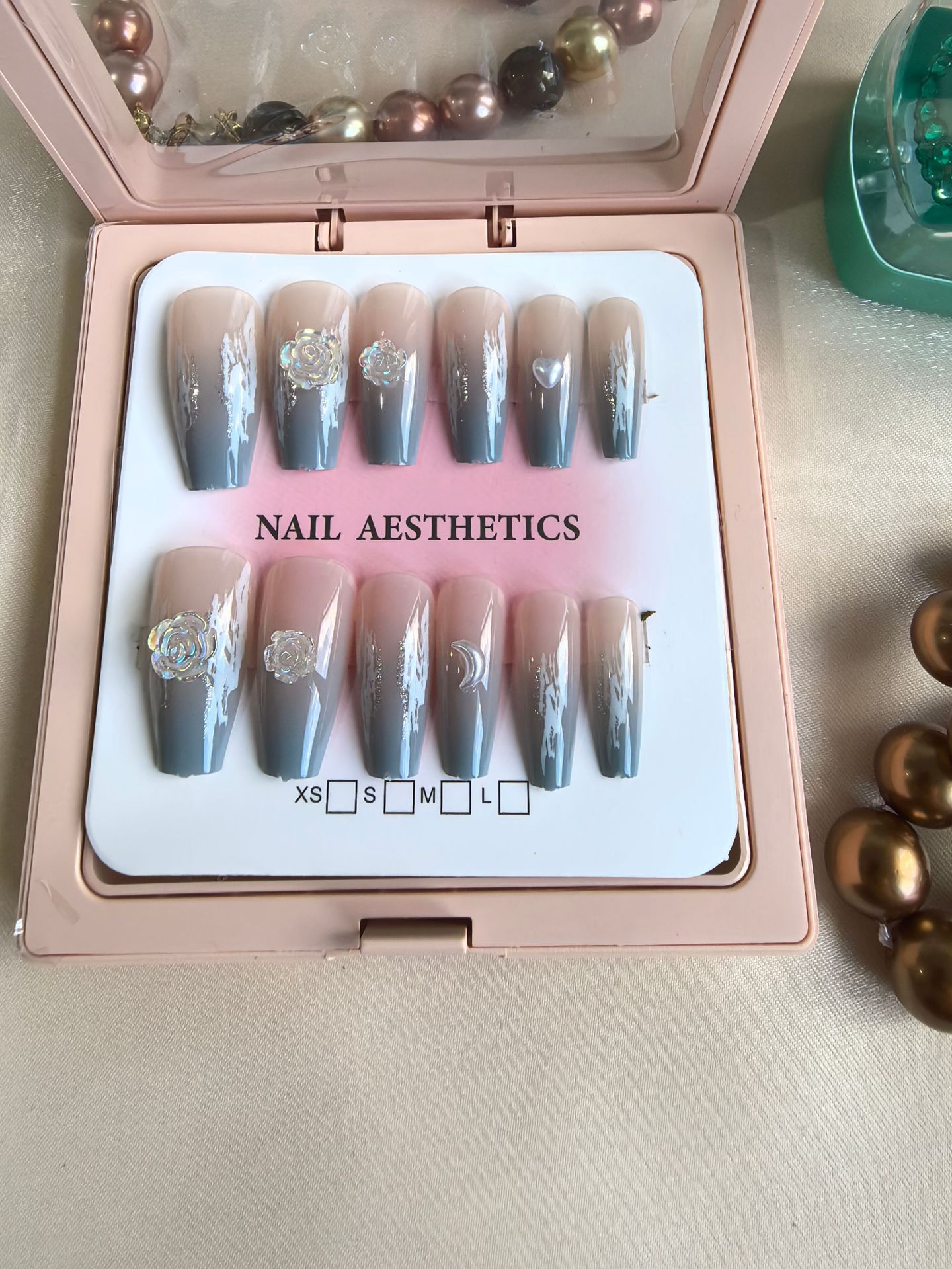 Caja de exhibición marco de fotos más taladro manicure suministro fuente de uñas DIY francés color delgado manicure falso salón al por mayor