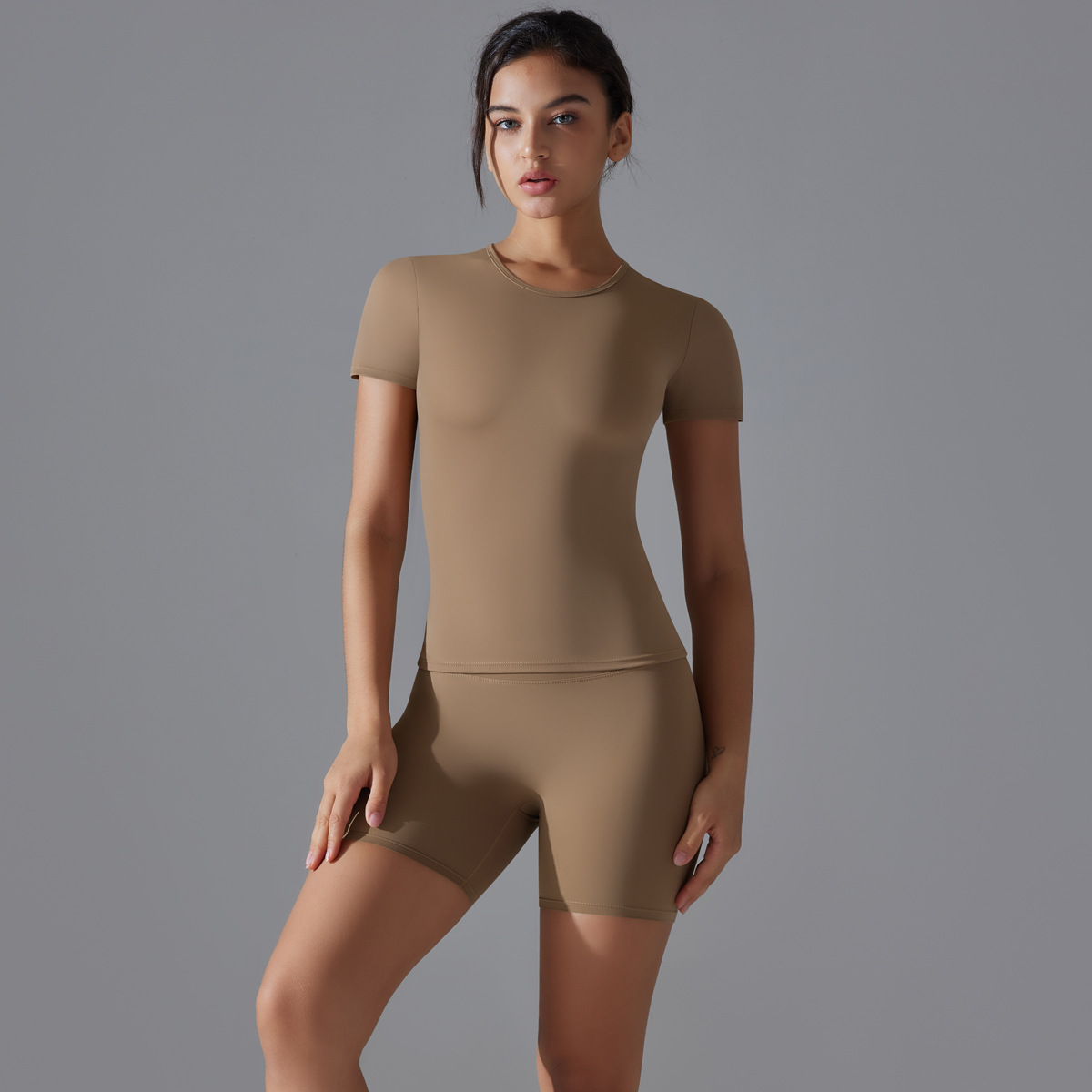 Nueva ropa de yoga de secado rápido de nailon de doble cara de primavera, traje de fitness de manga corta, deportes de carrera al aire libre, traje de dos piezas para mujer