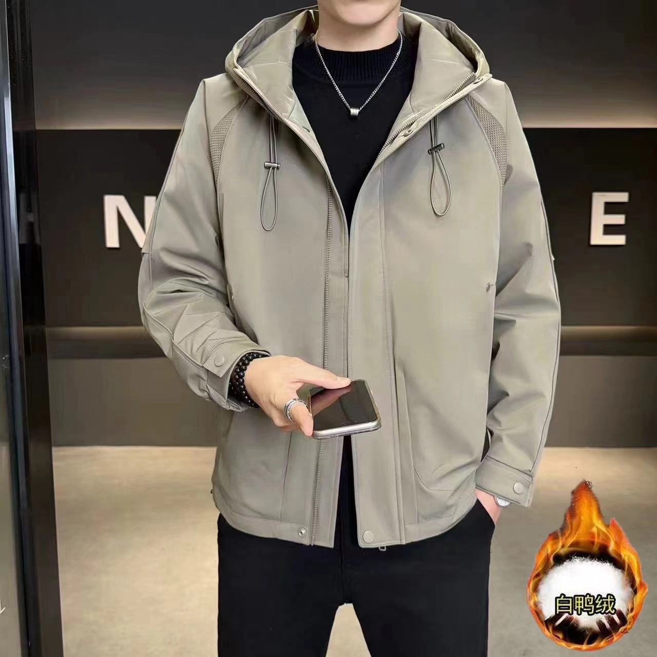 Luxury brand American-style white duck down jacket, men's short style, new winter style, warm, fleece-lined, thickened coat, dark black.
