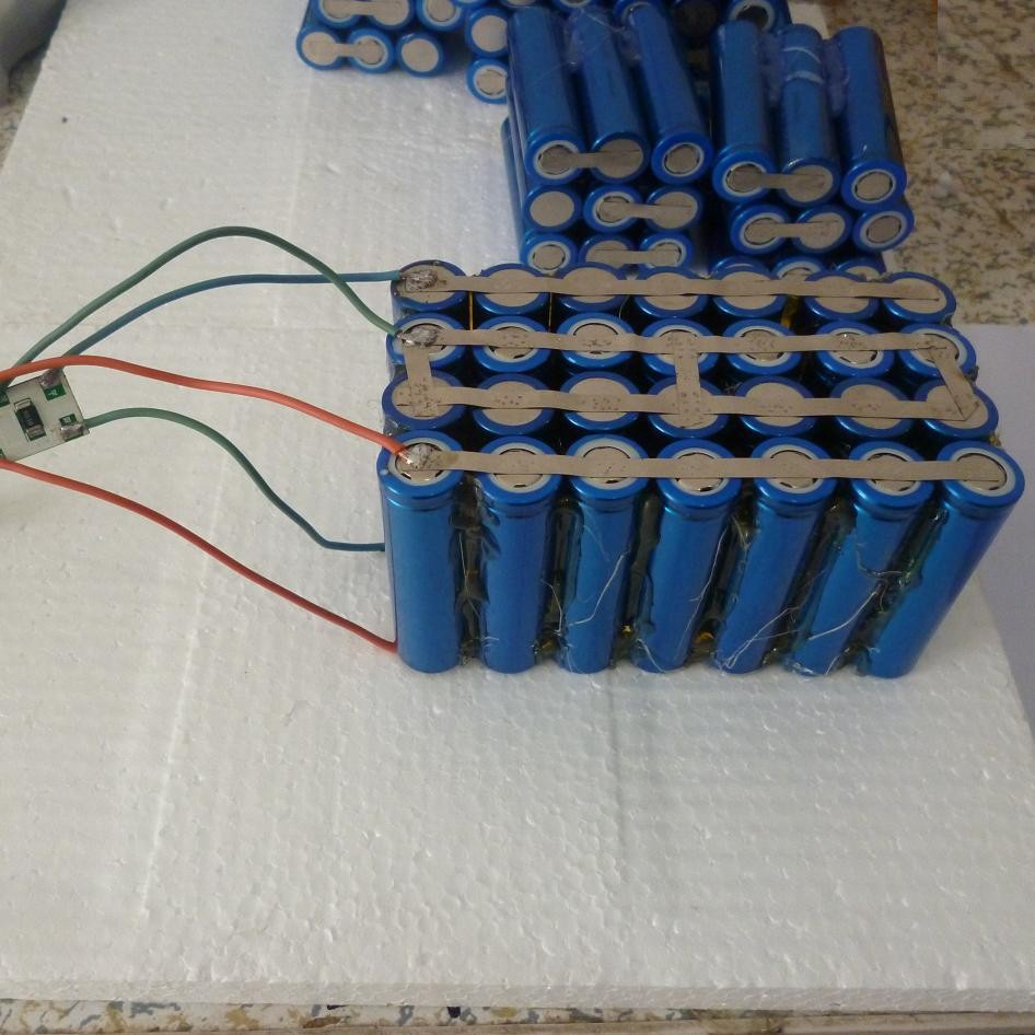 加工12V100AH24V300AH锂电池组实标 蓄电池厂家供应