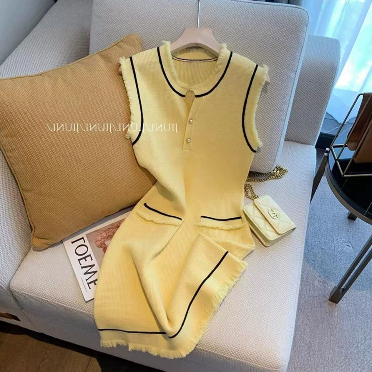 Продвинутый оттенок желтое маленькое ароматное платье без рукавов женское 2025 весна лето новое шикарное тонкое платье ins