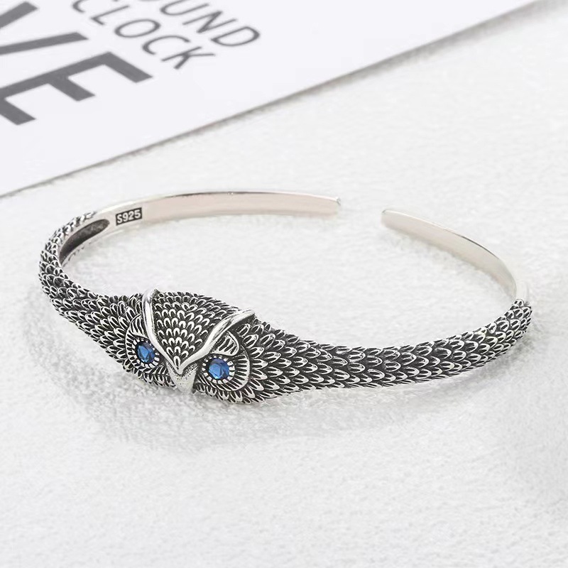 Pulseras de plata búho mujeres frías retro personalidad popular en línea nicho de diseño de moda europea y americana alta sensación de brazalete