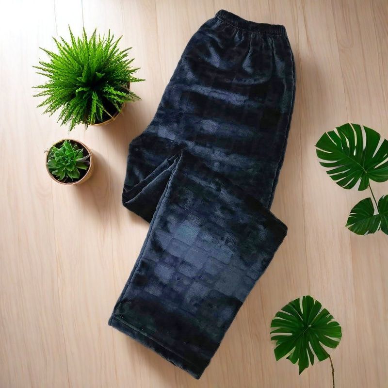 2025 otoño y invierno de franela gruesa pijamas de color sólido para hombres y mujeres de tamaño caliente se pueden usar pantalones de mediana edad y pantalones caseros