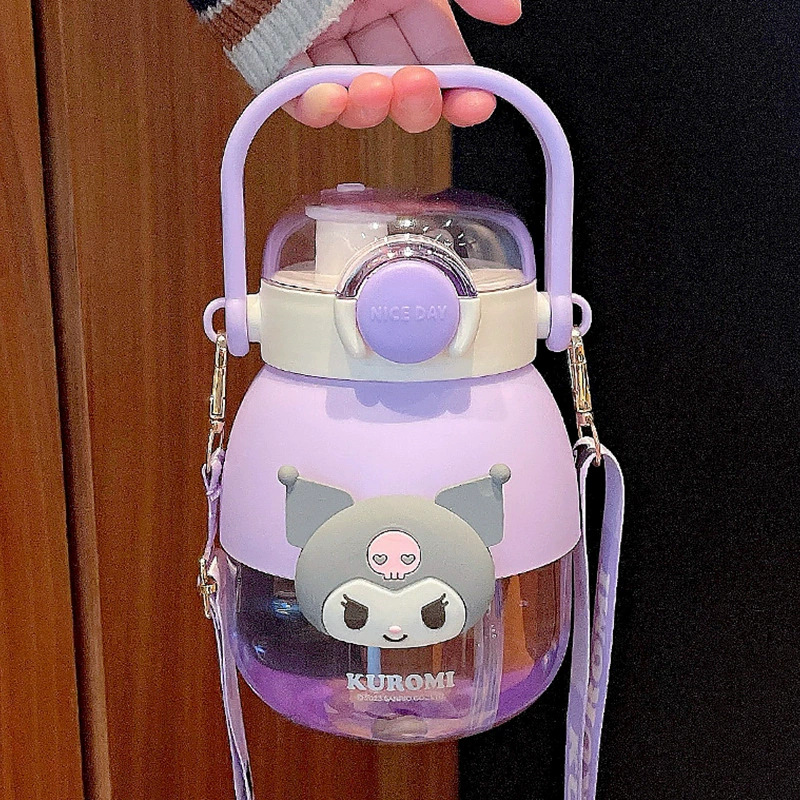 Celebridad de Internet de gran capacidad de la taza de agua de las niñas de alto aspecto tritan gran vientre taza Sanrio nombre conjunto niños taza de paja