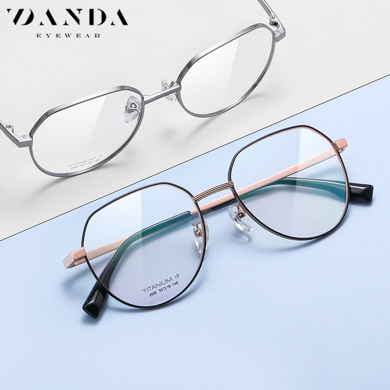 El nuevo marco de gafas de titanio puro del fabricante YJ2026 Protección Ambiental IP galvanoplastia artesanía gafas lisas ultra ligero puede ser equipado con gafas de miopía