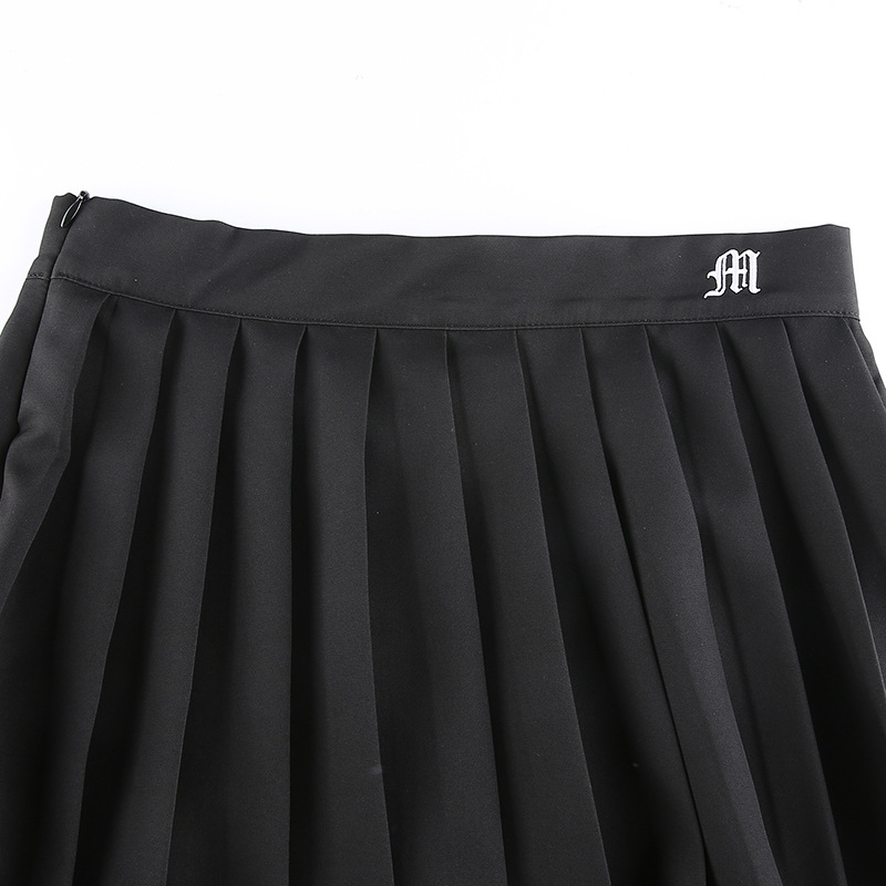 Dames plooirok met letterborduursel voor streetstyle_voghion.com
