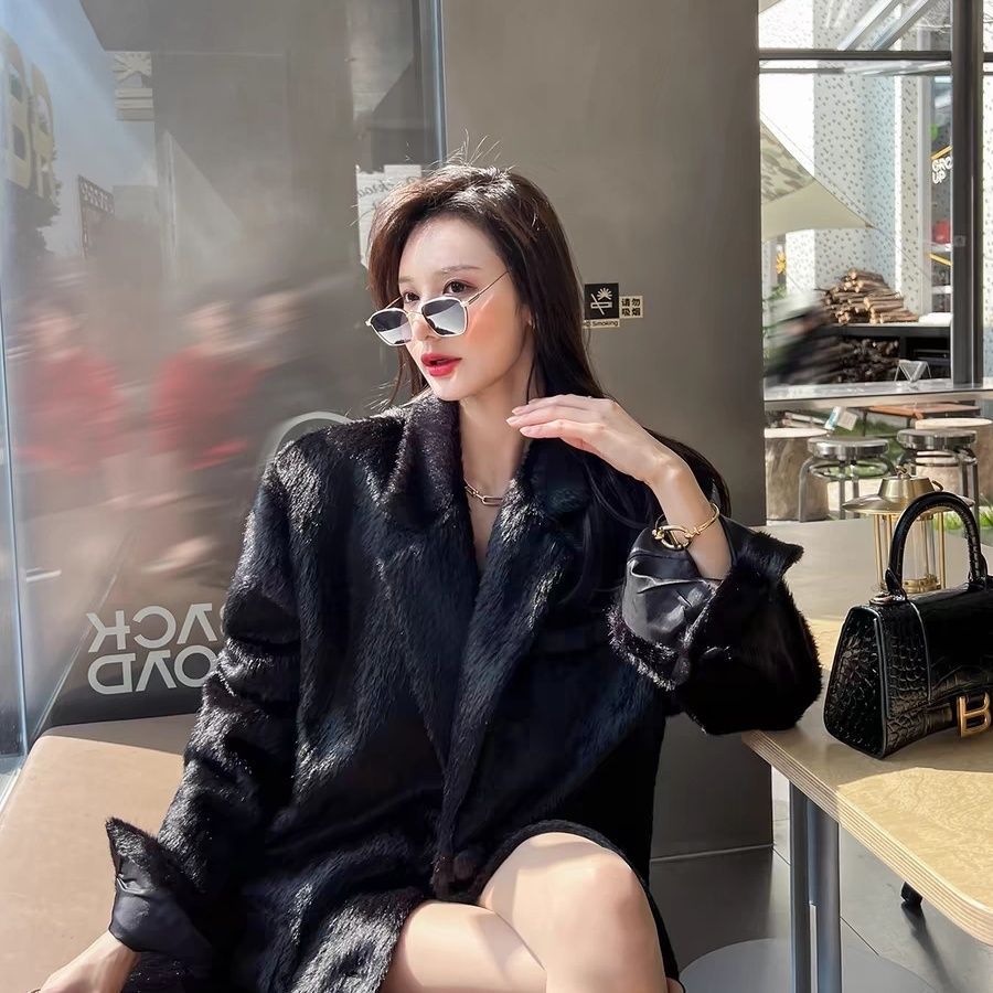 时尚感皮草外套女2025冬季新款水貂皮毛茸茸皮毛一体毛绒黑色大衣