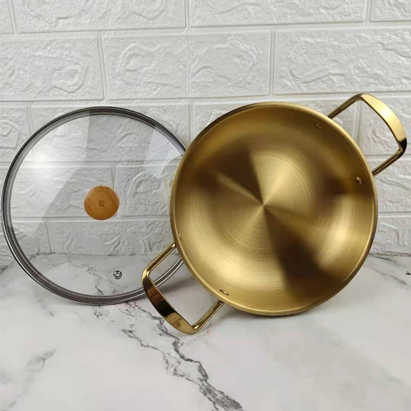 Place the 2F Korean-style golden pot lid by itself on the dry pot lid.