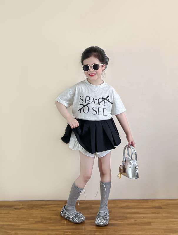 女の子の夏の甘いスタイルのルーズリボン半袖Tシャツ+黒のプリーツスカート露出安全キュロット単発|undefined