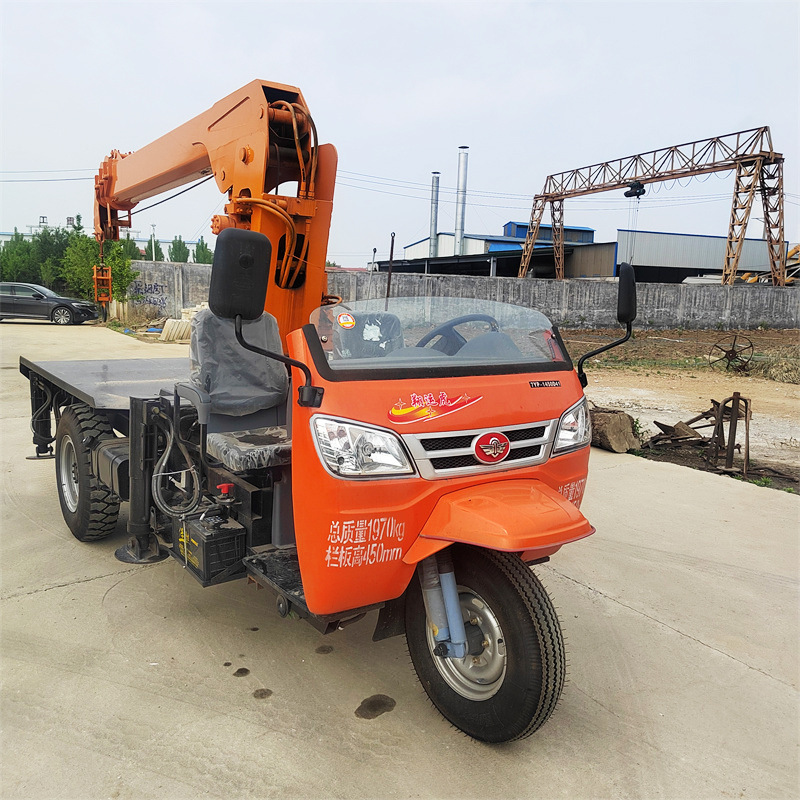 25Hp Wuzheng Chassis Three-Wheel Flatbed Crane for Construction Engineering Use