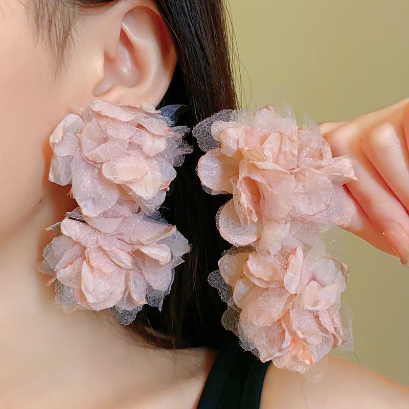 Pendientes de perlas de cristal de diamante de aguja de plata pendientes largos de lujo de Luz Retro europeo y americano pendientes dulces frescos de alto grado para mujeres