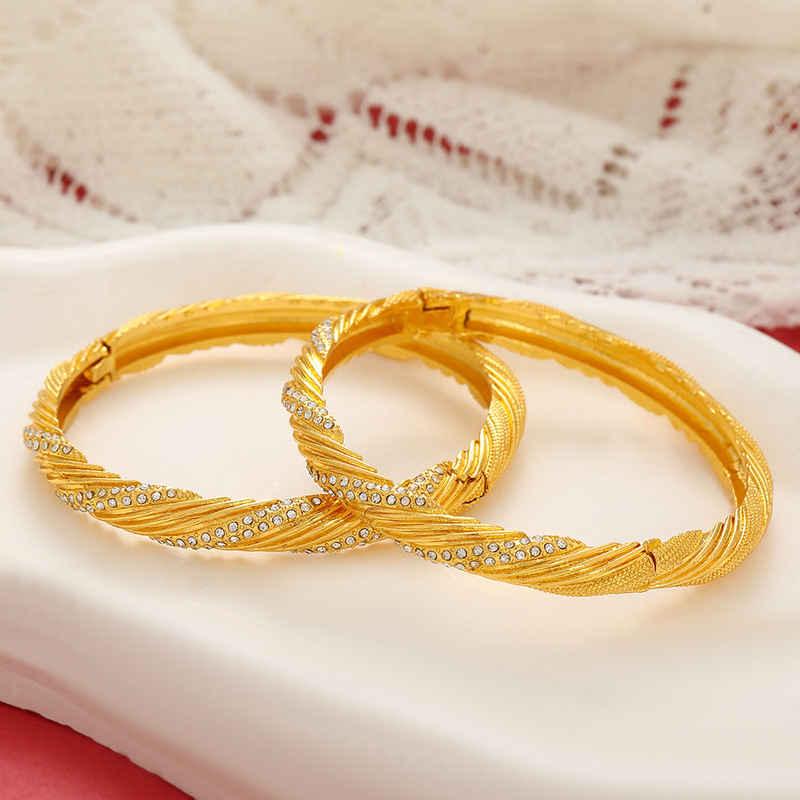 New Cross-Border Style Starry Sky Twist Gold Bracelet, Non-Fading, High-End Feel, Clasp Design, Indian Sand Gold Jewelry Wholesale