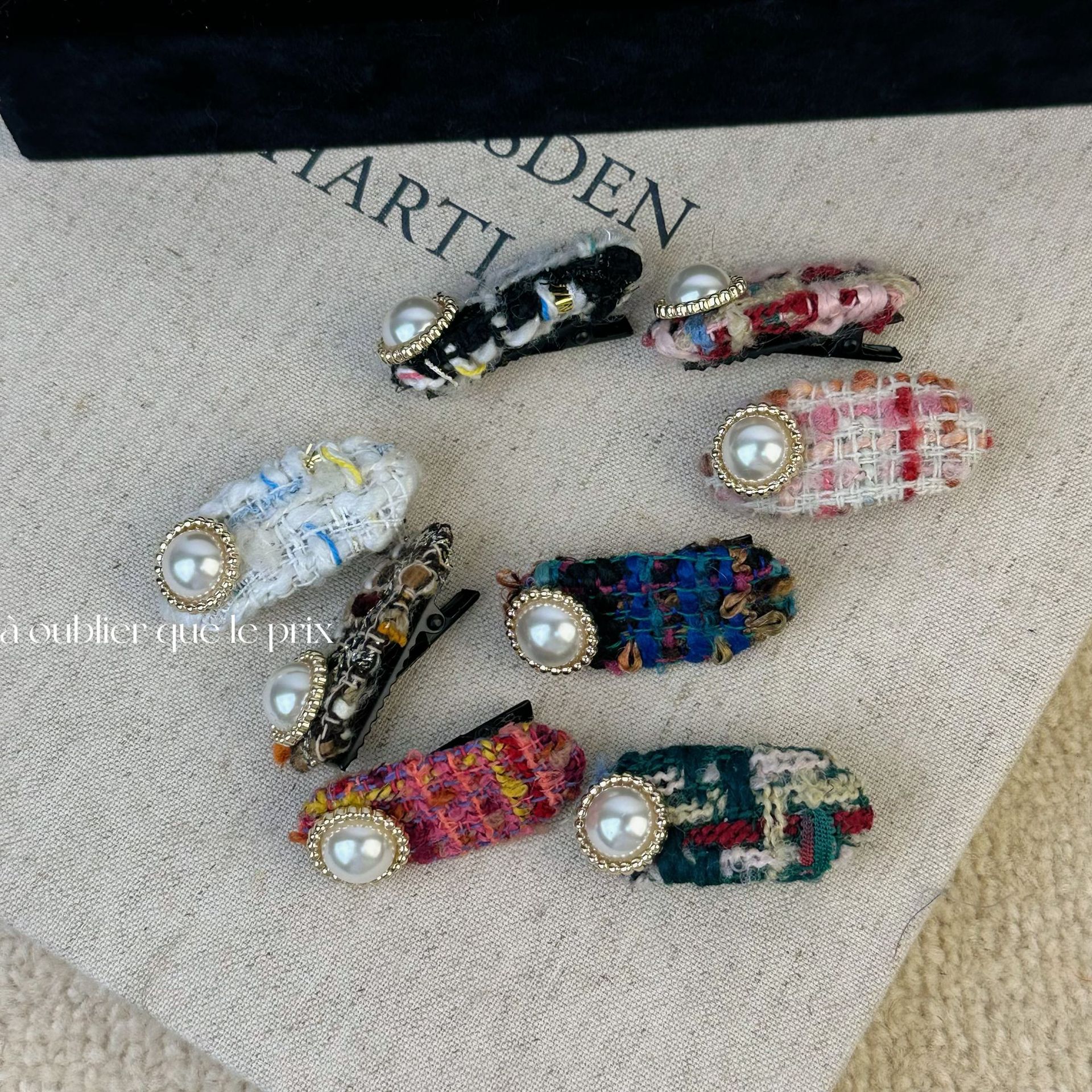 Horquilla de lana a cuadros con perlas estilo otoño e invierno, estilo francés retro de alta calidad, pinza lateral para flequillo roto_voghion.com