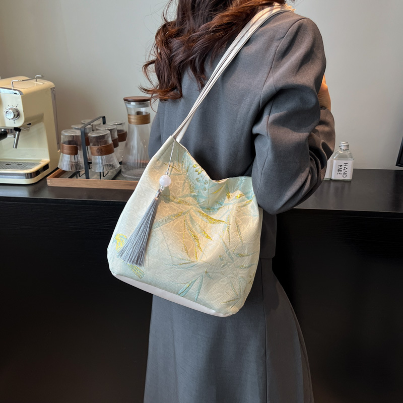 Chinese Style Embroidered For Women 2025 New Large Capacity Commuter Shoulder Handheld Tote Bucket Bag_voghion.com