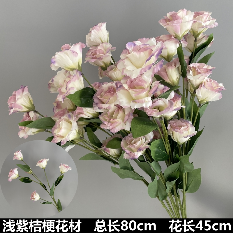 연한 보라색 도라지 꽃