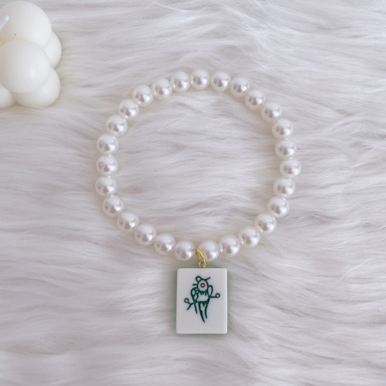 지렁이 치킨 진주 목걸이