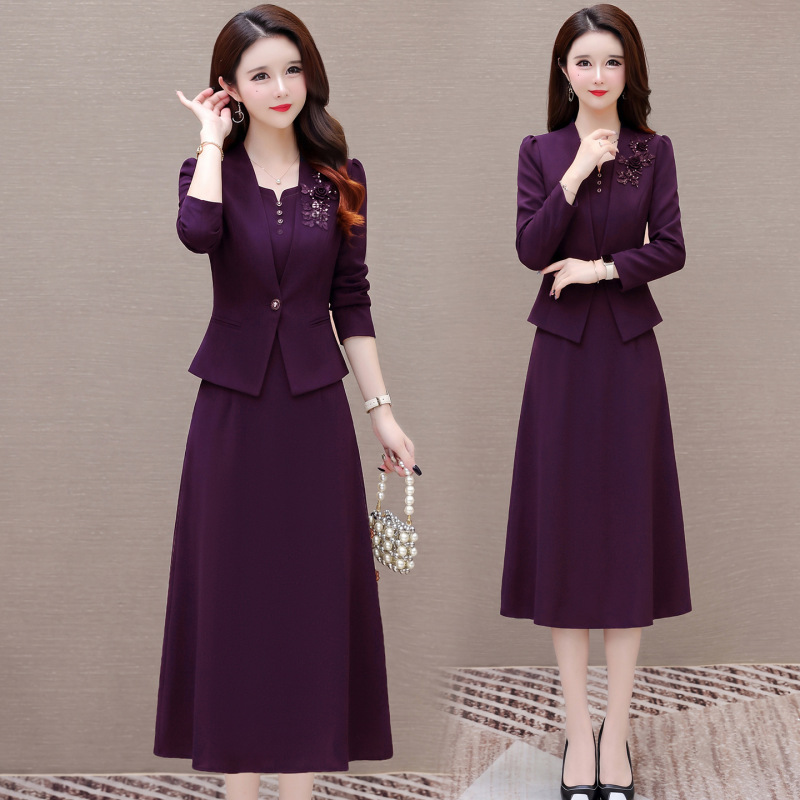 Elegant plus-size dress for women, 2026 autumn new collection, stylish and sophisticated, with a slim fit and a faux two-piece design Elegant plus-size dress for women, 2026 autumn new collection, stylish and sophisticated, with a slim fit and a faux two-piece design