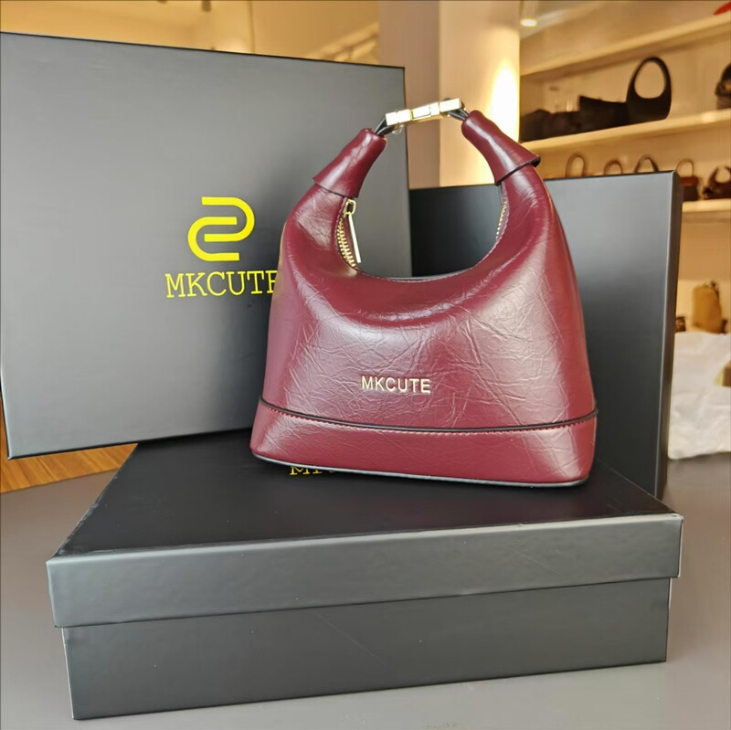 Retro Oil Wax Leather Small Bag for Women 2025 New Spring and Summer Versatile Crossbody Bag High-End Commuter Hand-Carrying Dumpling Bag