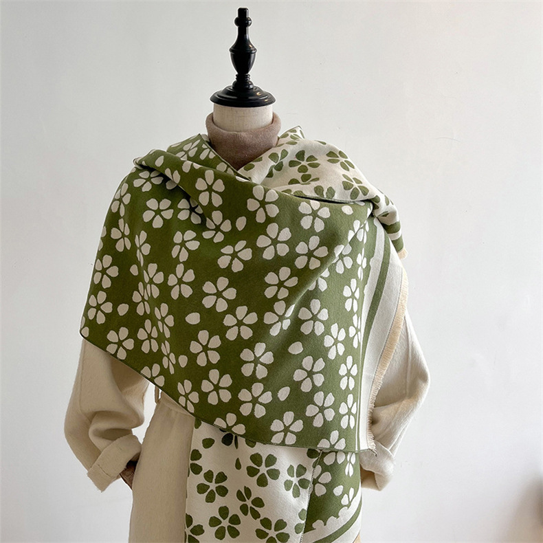 Damen 2023 Neue koreanische Ausgabe Vielseitiger modischer schwarz-weißer Kaschmir-Studentenschal mit warmem Winter_voghion.com