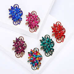 Elegant and Creative New Retro Colorful Crystal Glass Flower Brooch for Women's Fashion Accessories