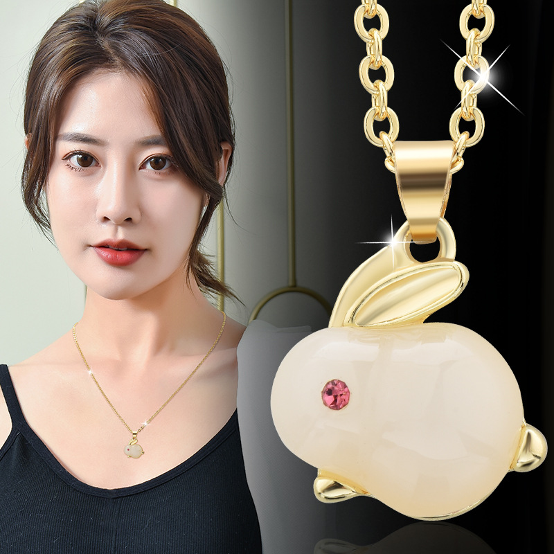 厂家直销可爱小兔子吊坠仿白玉兔18K金钛钢项链女轻奢小众高级感