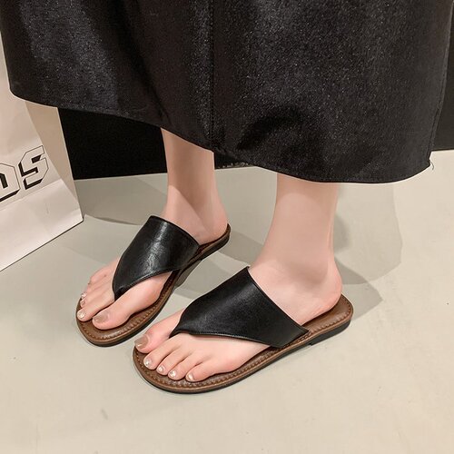 Fashionable Outdoor Simple Flip-Flops Women's 2025 Summer Flat Sandals Niche Retro Elegant Thong Slippers