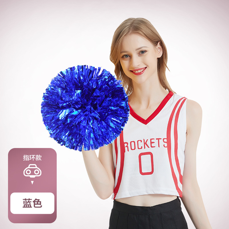 応援団応援団の手で花を振って踊ります。|undefined