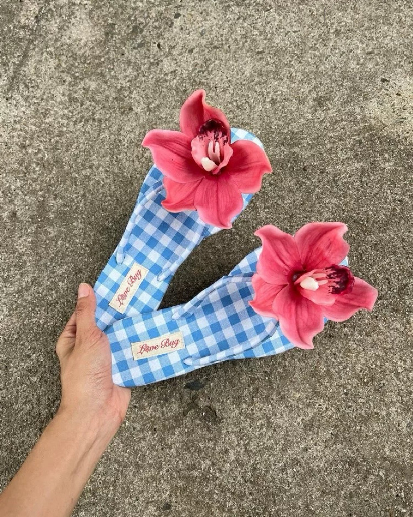 Chanclas con flores, sandalias tipo thong, exportadas por tiendas departamentales, textiles para el hogar, EVA