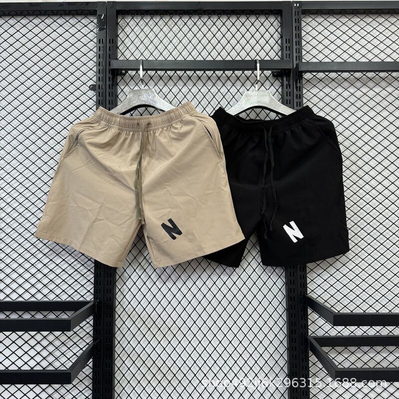 Sports Quick-Drying Shorts with High-Quality Fabric That Wicks Away Sweat, Dries Quickly, Doesn'T Stick to the Skin, and Has Good Elasticity, Suitable for Fitness, Outdoor Activities, and Men's Daily Use Sports Quick-Drying Shorts with High-Quality Fabric That Wicks Away Sweat, Dries Quickly, Doesn'T Stick to the Skin, and Has Good Elasticity, Suitable for Fitness, Outdoor Activities, and Men's Daily Use