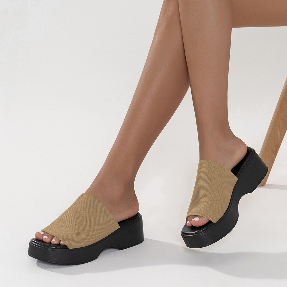 2023 Großhandel Flying Girl Hausschuhe Oberbekleidung Sommermode Lässig Bequem Muffin One Word Mittlerer Absatz Dickbesohlte Sandalen und Hausschuhe_voghion.com