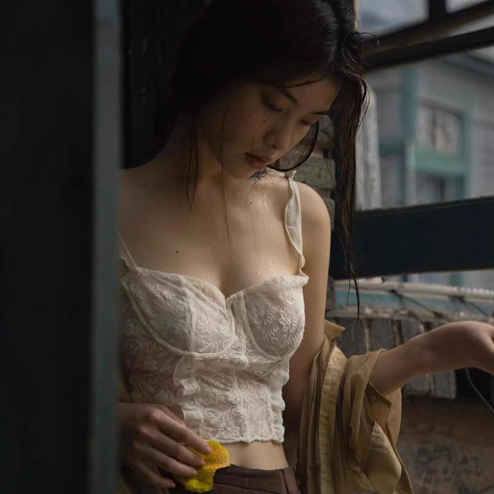 夏季性感内搭修身短款露背上衣外穿法式纯欲重工蕾丝吊带小背心女