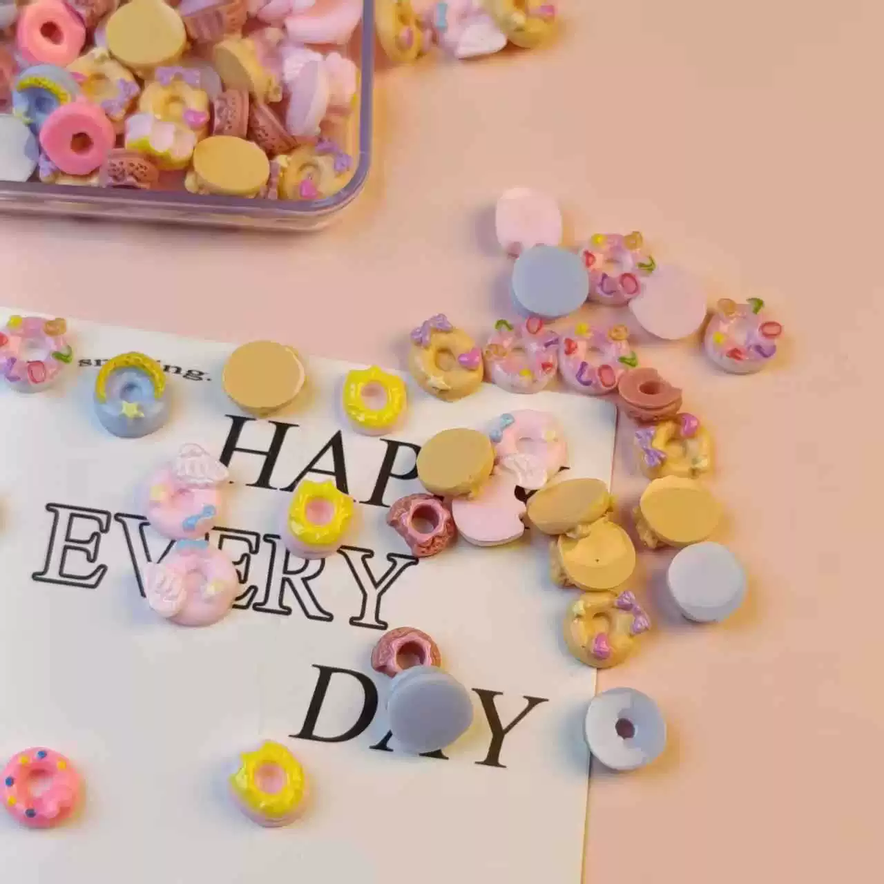 Цветные игрушки для еды, пончики из смолы, аксессуары для самостоятельного изготовления, кремовый клей, наклейки для чехлов для мобильных телефонов, канцелярские коробки, ручные заколки для волос.