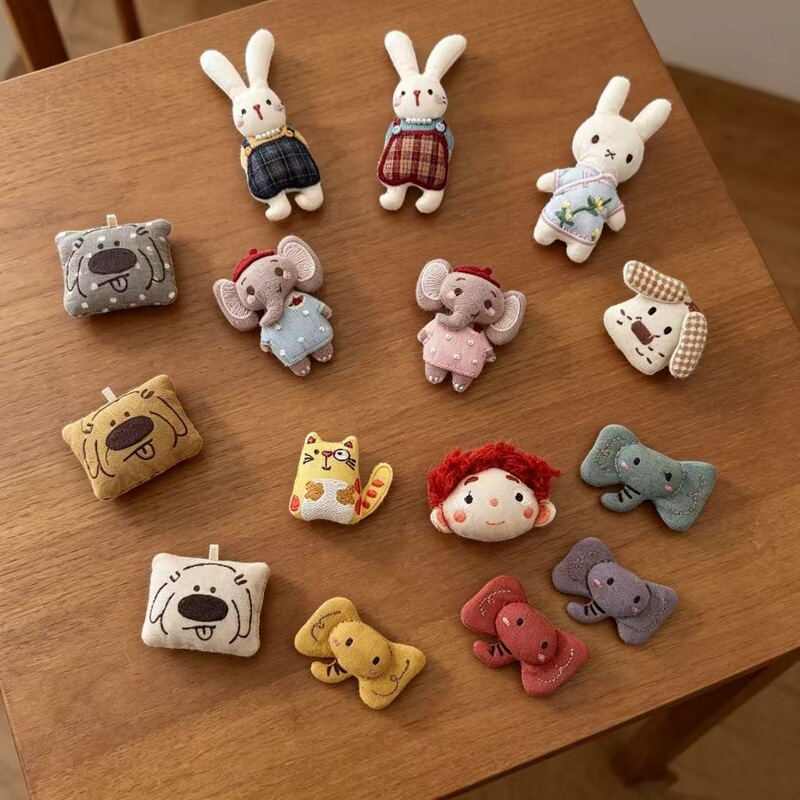 Forest-themed cute fabric cartoon bunny, elephant, and small animal brooches, doll accessories, pendants, pins, versatile decorations