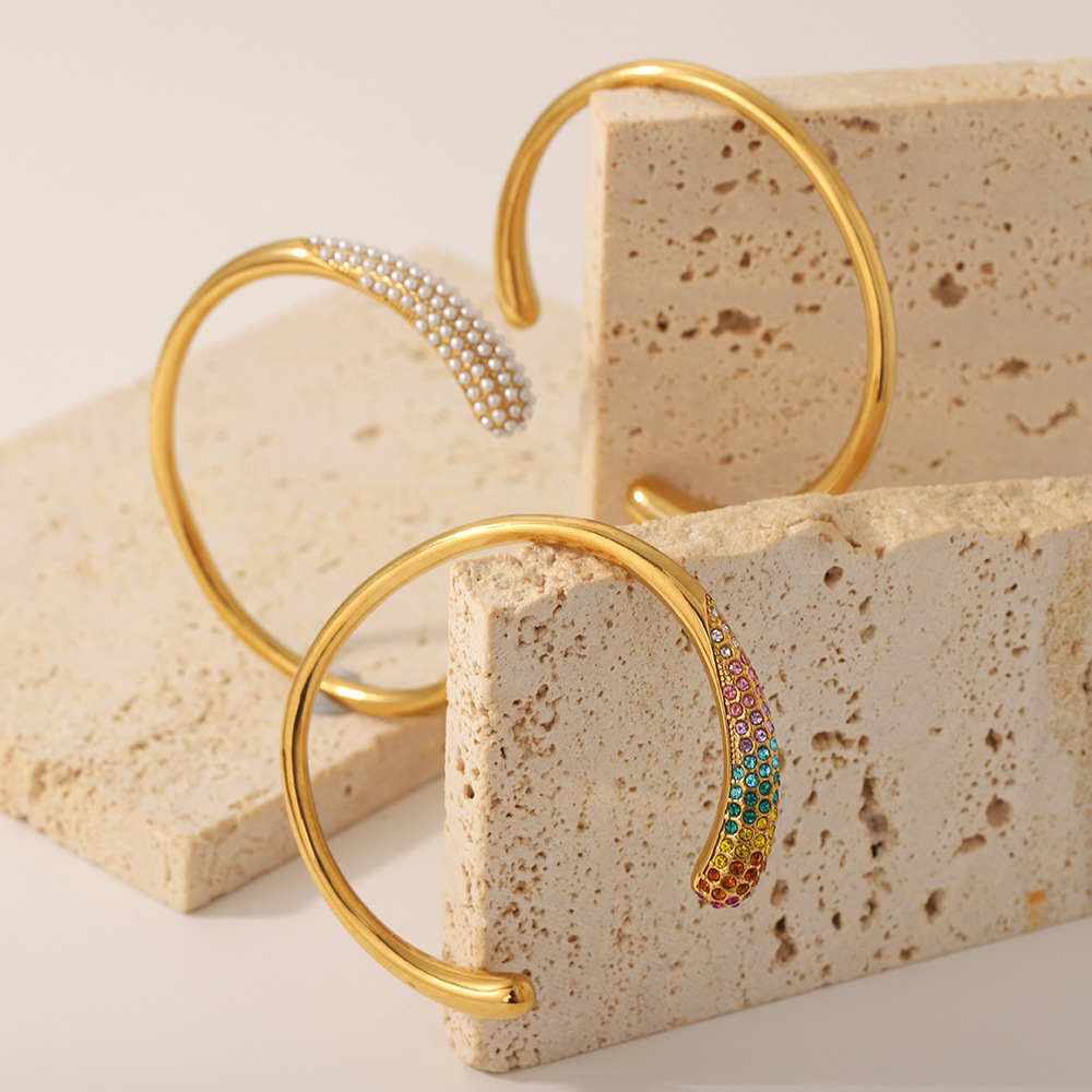 En stock Venta caliente moda europea y americana personalizada titanio pulsera de acero 18K chapado en oro color circonio completo diamante pulsera de acero inoxidable